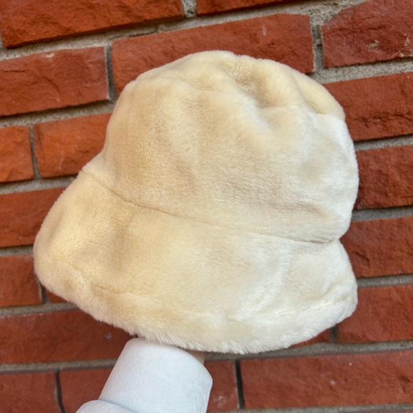 Soft plushie teddy bear bucket hat - Picture 3 of 5